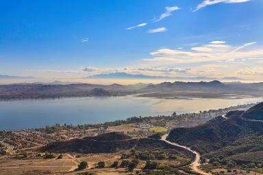 Lake Elsinore California taxi ads